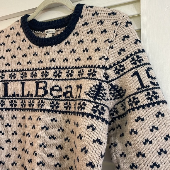 LL Bean Signature Lambswool Sweater - Picture 4 of 12